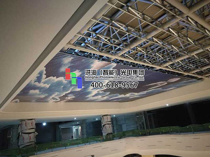 洪海LED天幕在臨沂齊魯園廣場正安裝施工！