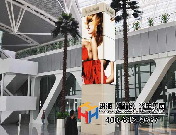旋轉(zhuǎn)魔方柱，獲得商業(yè)廣告巨大價(jià)值的廣告機(jī)器人
